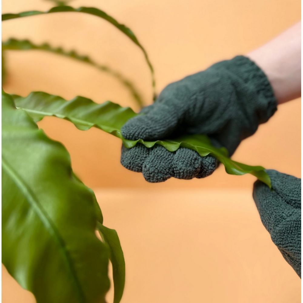 Leaf-Dusting Gloves